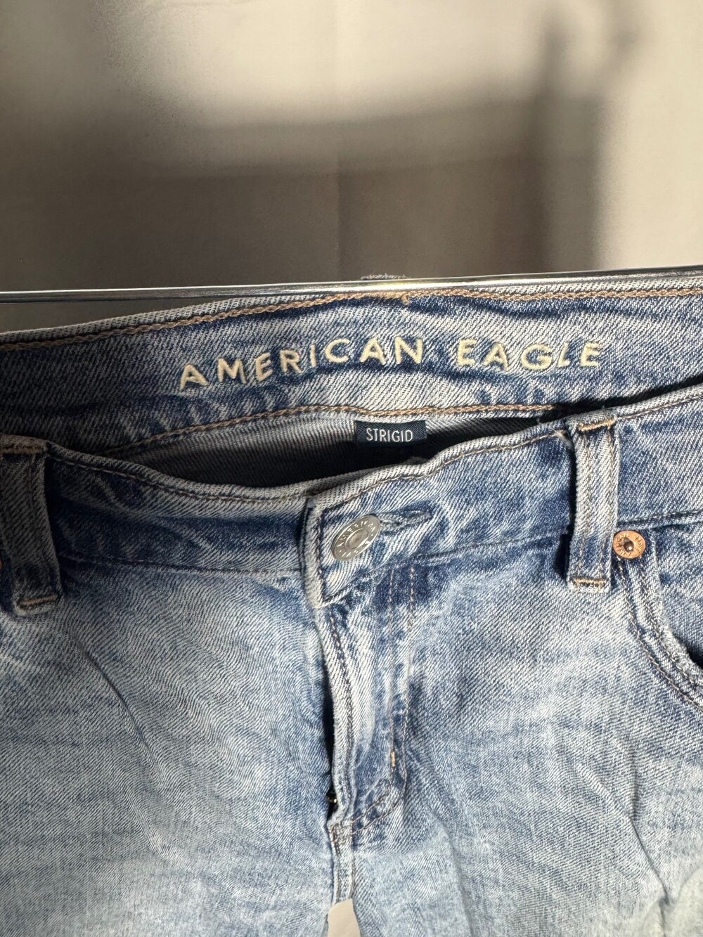 American Eagle Light Wash Straight Leg Jeans Size 6 - Picture 3 of 4